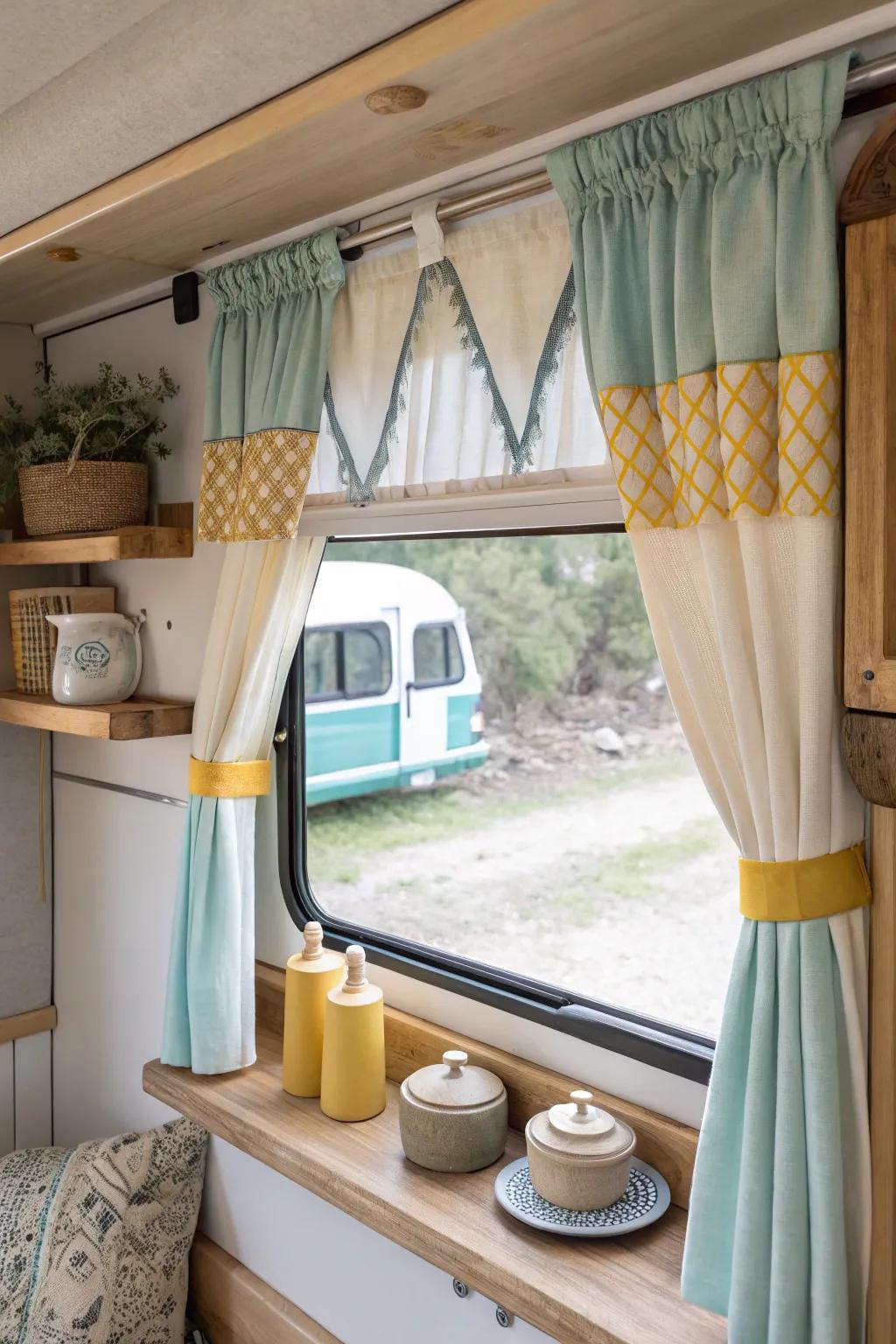 Create a curated look with an eclectic mix of valance styles. #EclecticStyle #UniqueSpaces 🌈