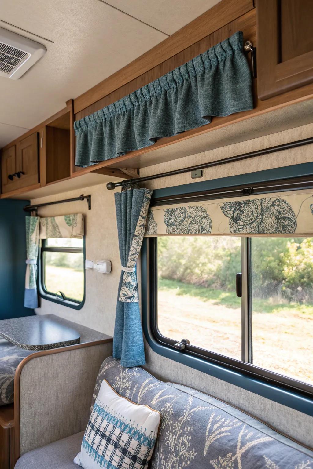 Swap valances effortlessly with tension rods for a flexible decor option.