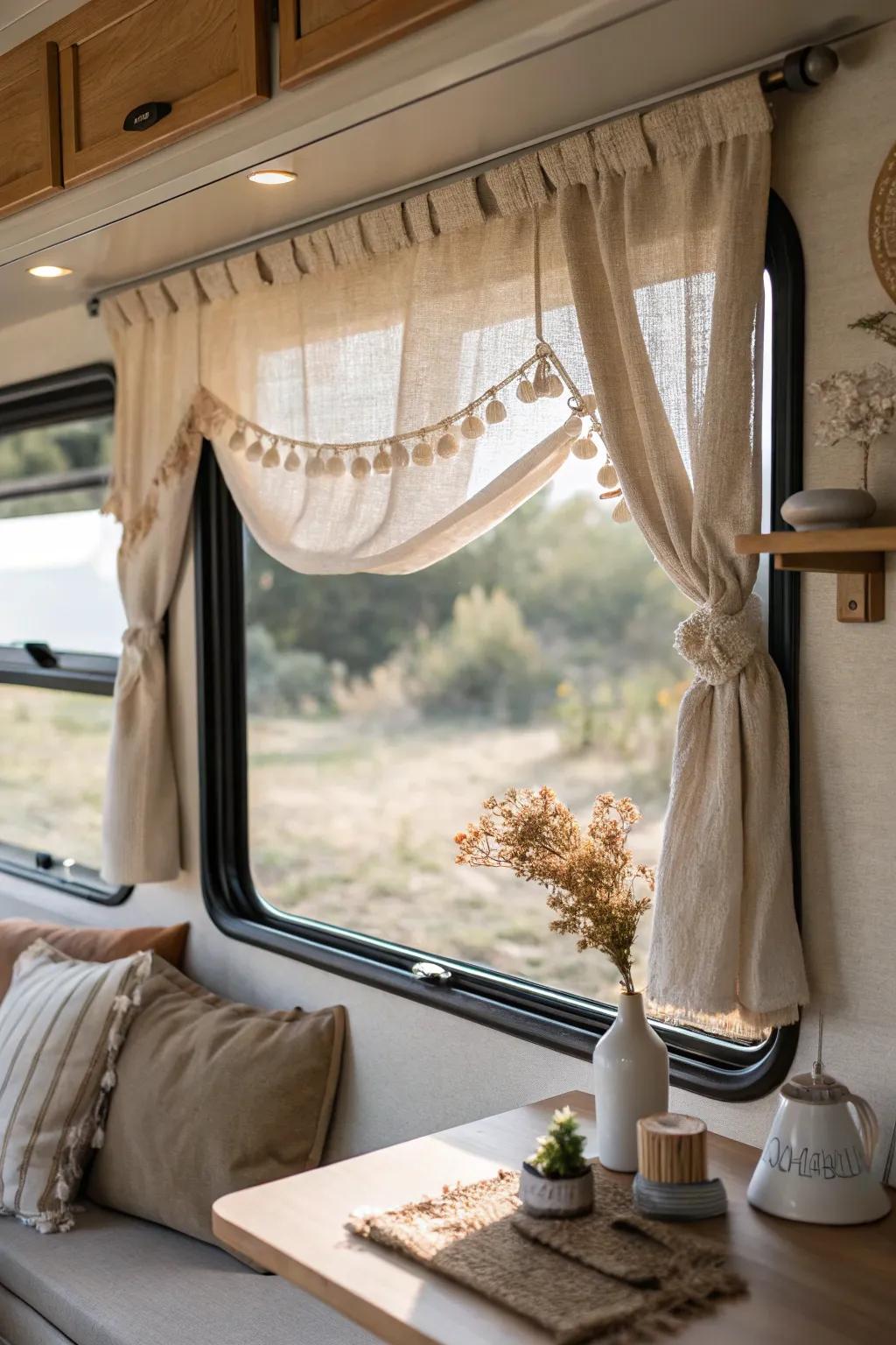 No-sew valances offer an easy, fuss-free window upgrade. #DIYDecor #RVQuickFix 🧵